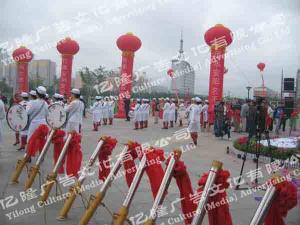 軍樂隊、氣柱、彩炮